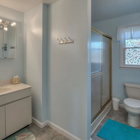 Modern entryway decor