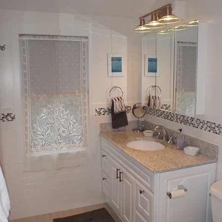 Wood-accented bath area